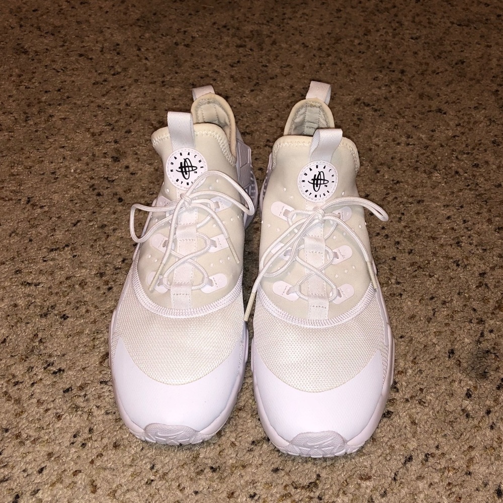 Huarache Nikes - like NEW